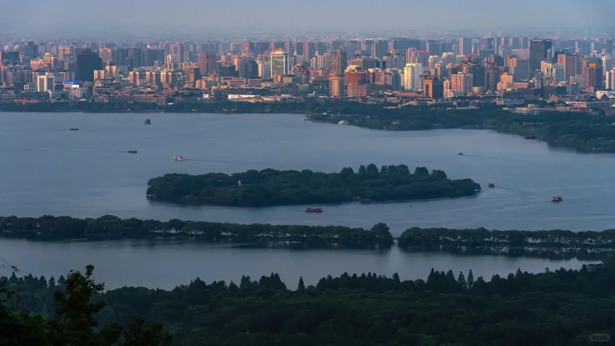 Hangzhou arrival scene