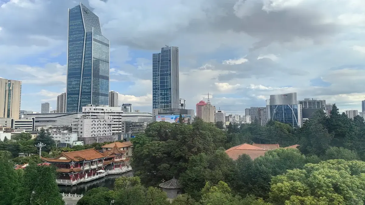 Kunming arrival scene