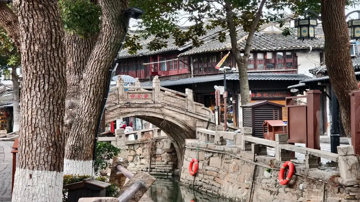 Suzhou arrival scene